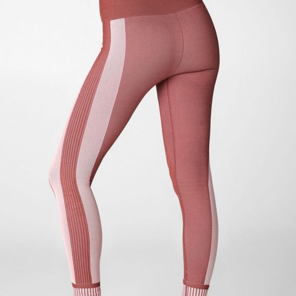 High-Waisted Seamless Rib Legging - Picture 2 of 3